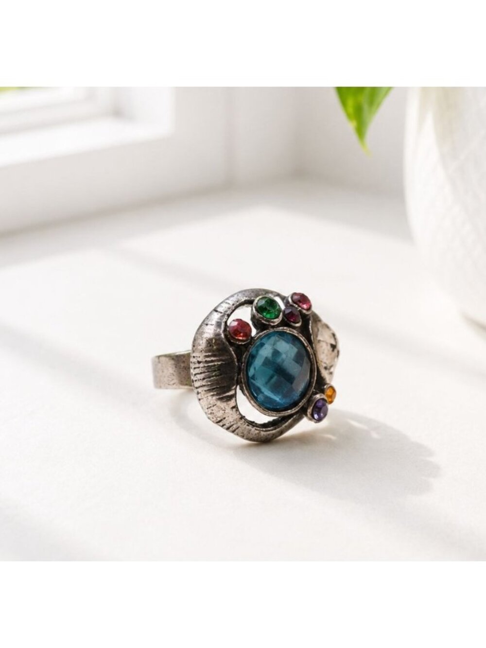 Vintage Adjustable Ring With Multi-Colored Gemstones And Silver-Tone Setting‎